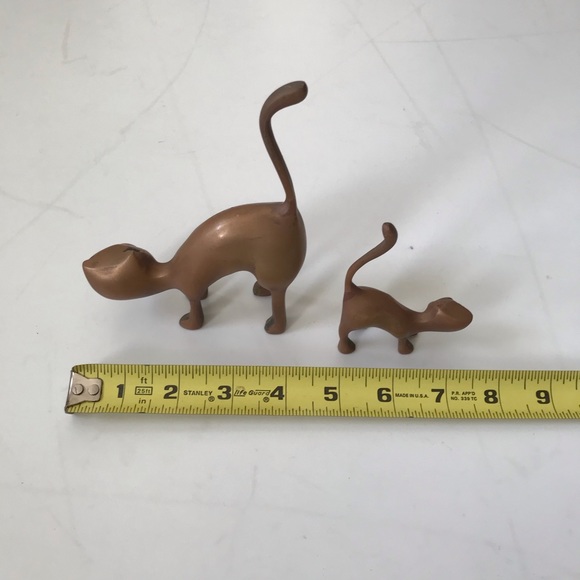 Vintage MCM pair of brass cats home decor - Picture 5 of 8